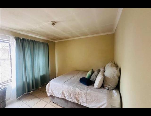 2 BEDROOM TOWNHOUSE FOR SALE IN VELD EN VLEI